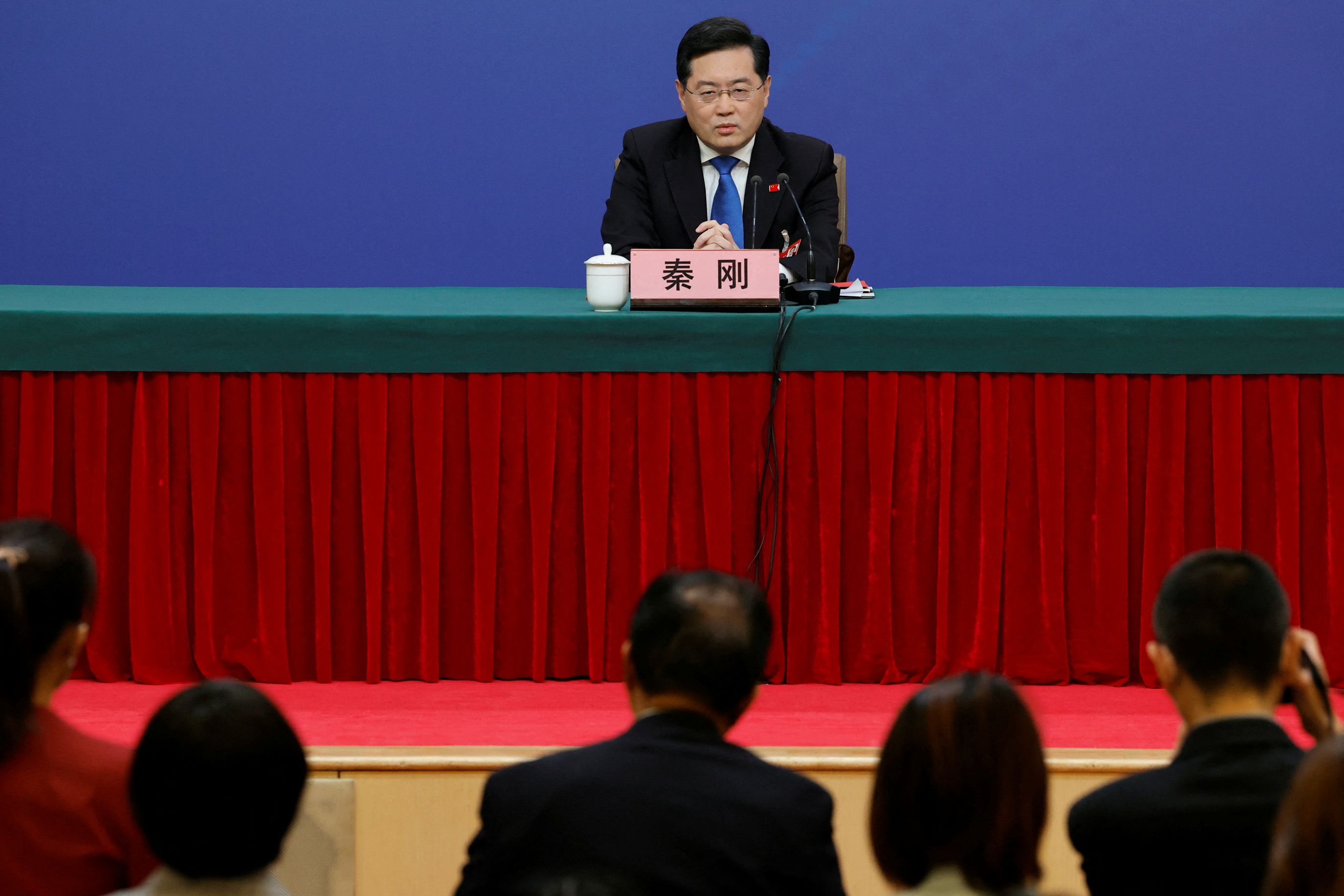 2023年3月7日，北京，秦刚在全国人民代表大会的新闻发布会上。（REUTERS)