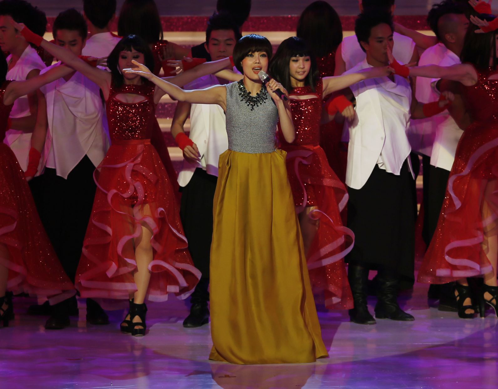 容祖儿在香港回归15周年庆祝活动上献唱