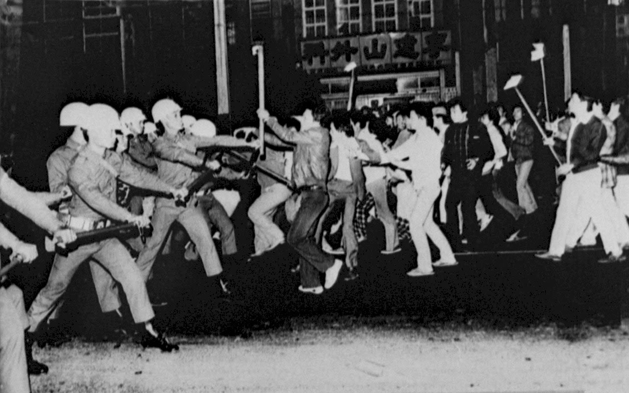 美丽岛事件是1979年12月10日台湾戒严时期发生于台湾高雄市的一场重大冲突事件（图片来源：Associated Press）