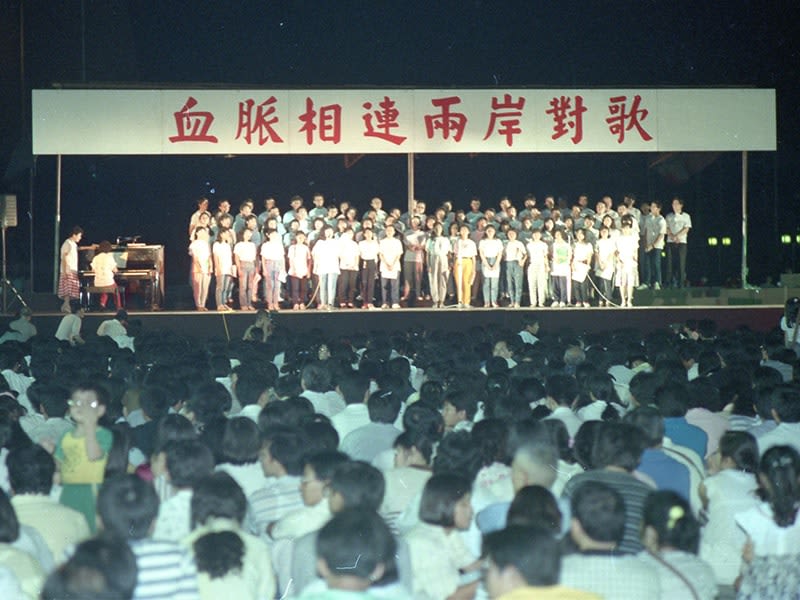 6月3日，在台湾有超过上万民众聚集在中正紀念堂廣場参与“血脉相连˙两岸对歌演唱会”（中央社檔案照片）