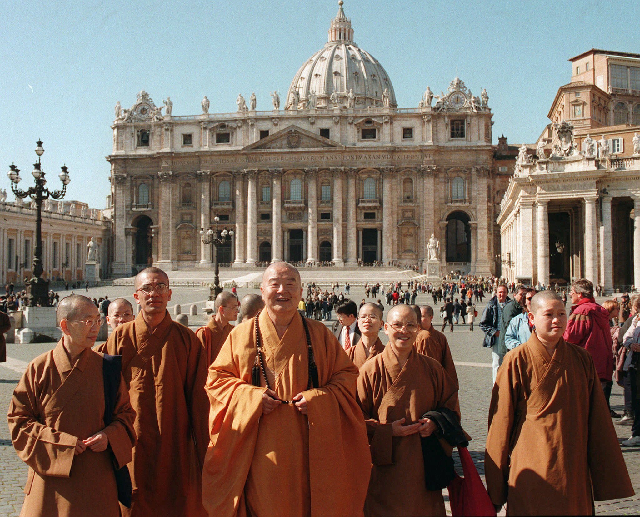 星云大师及其教团成员在1997年访问梵蒂冈。