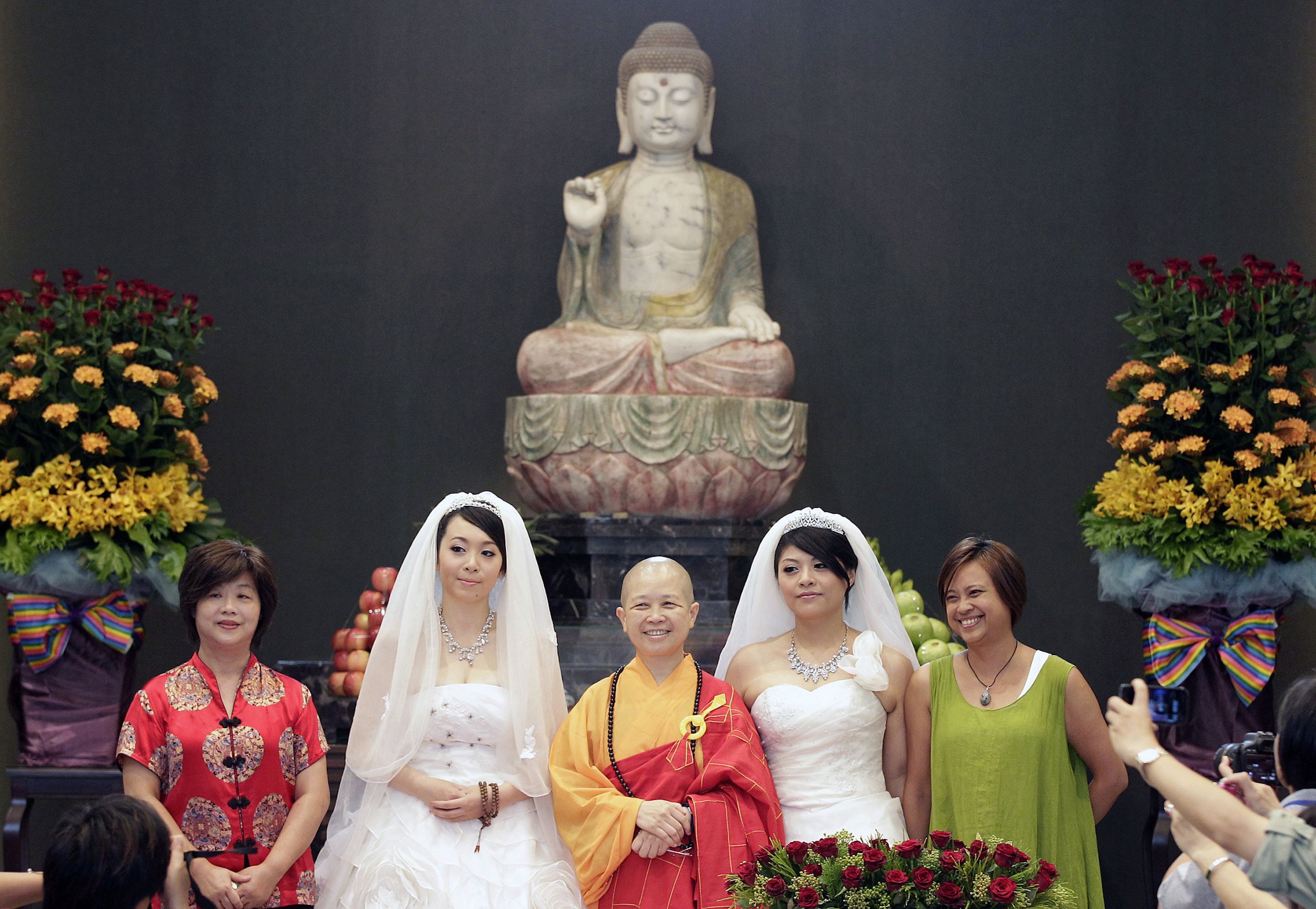 2012年，释昭慧法师为女同志证婚