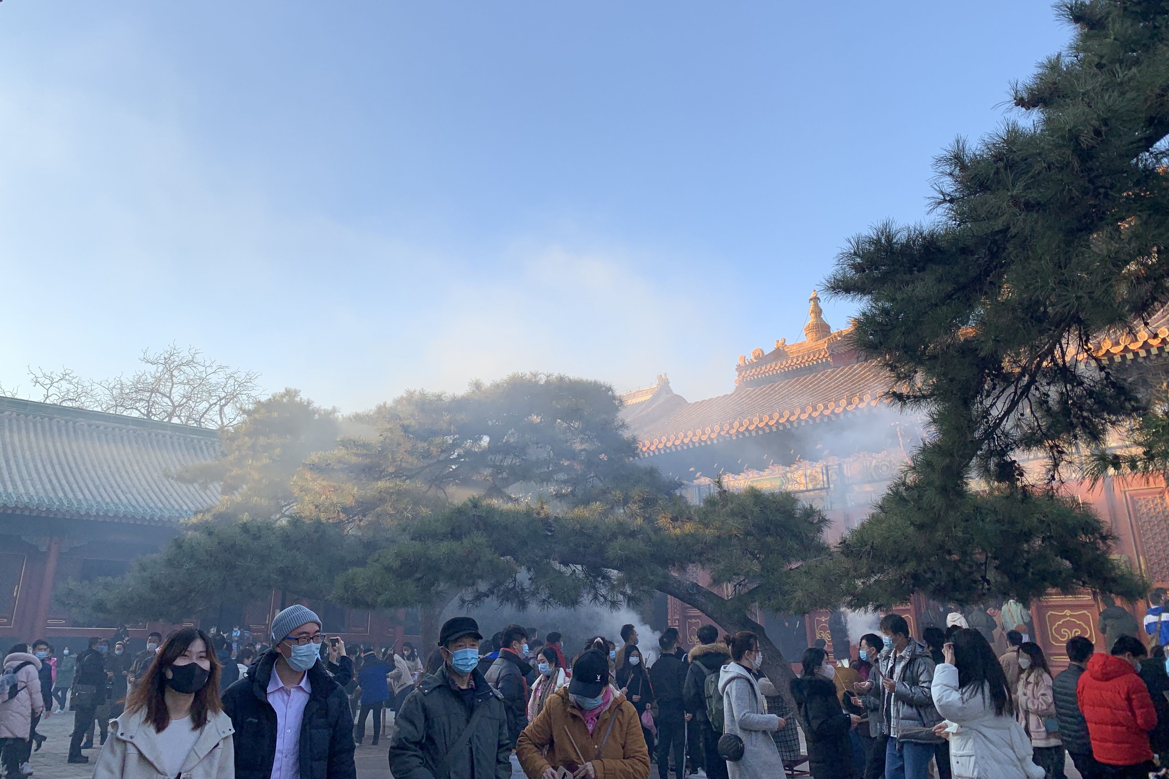 “我相信你们说的，登峰造极的历史时刻；沿着记忆的缝隙处走，遁入太虚。” 唐朝乐队《封禅祭》