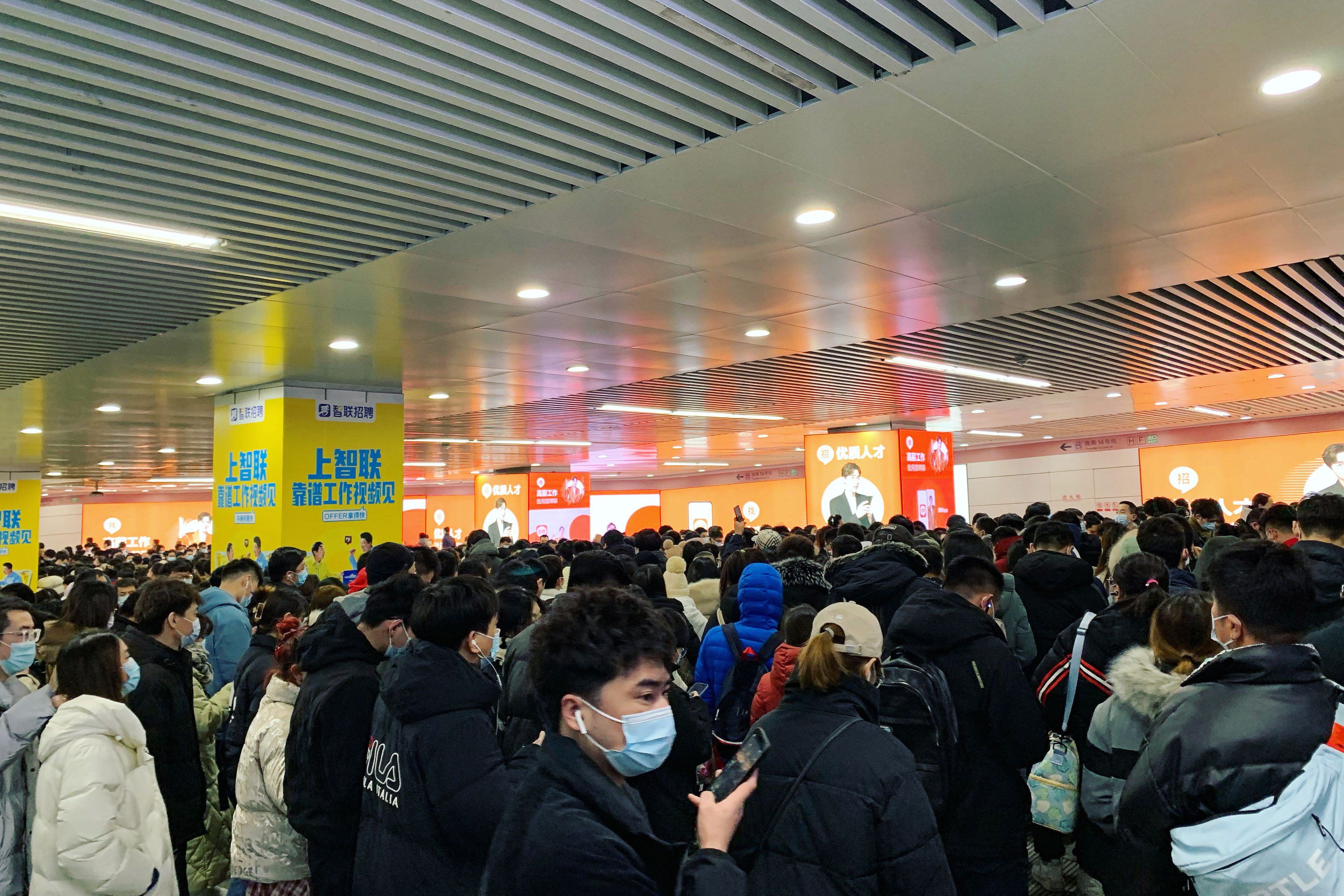 “作为弱式的马达，弱式的马达，加入失业协会大潮的游民；伴随宴席的茅台，宴席的茅台，滚入统治者的胃中，掌权的胃中。”  痛苦的信仰《国家的需要》