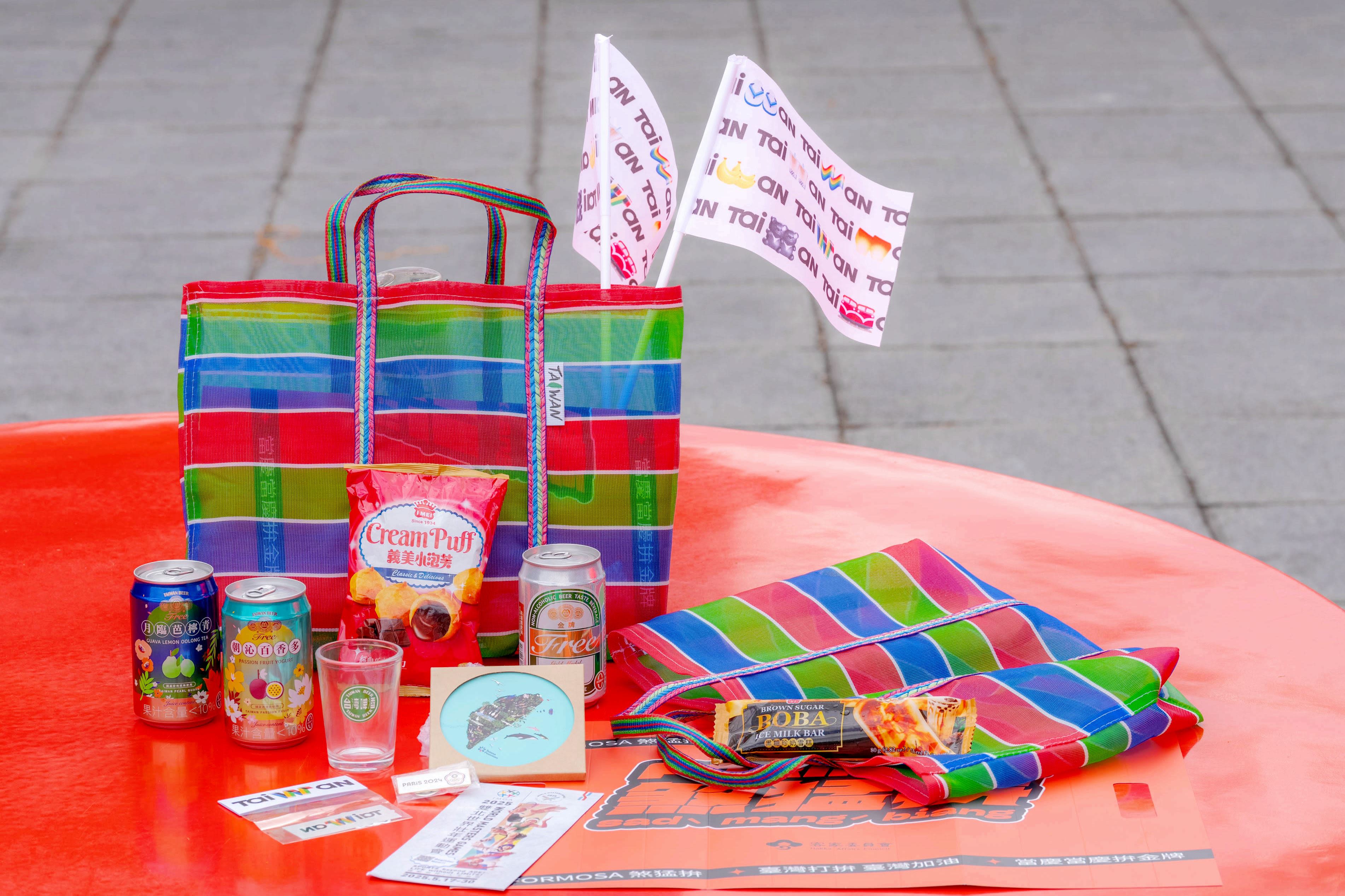 文化奥运台湾馆赠送的“茄芷袋”礼包。