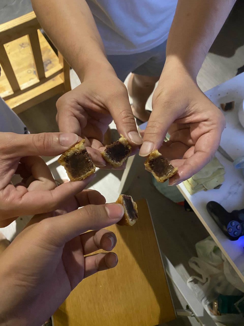 Chris 直言，每逢节日便会想起在香港的妻儿，也会感到孤独