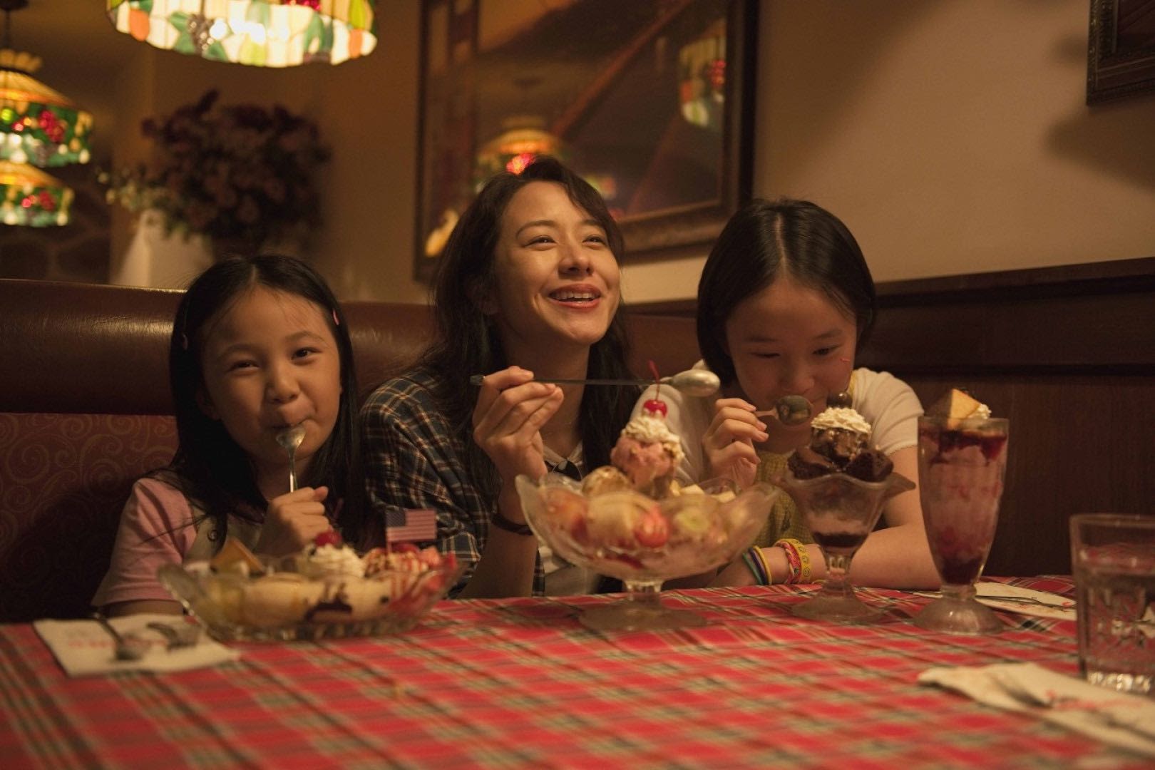 《美国女孩》剧照（来源：Netflix）