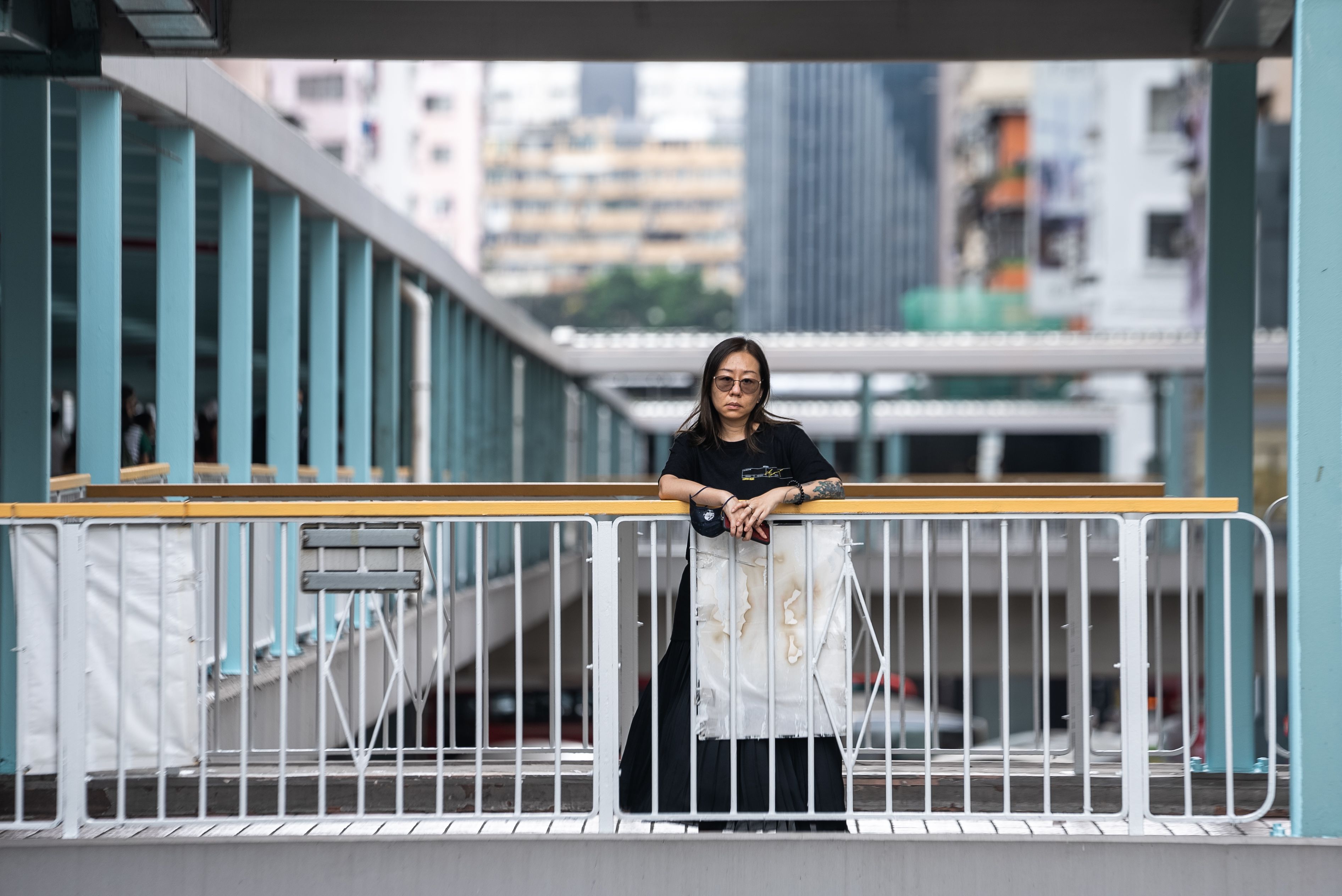 香港政府实施港区国安法后，《日常》制作团队决定删去电影制作名单，在入围鹿特丹影展后，再决定只留下导演名字。图为旺角道天桥，为《日常》电影海报拍摄场景。