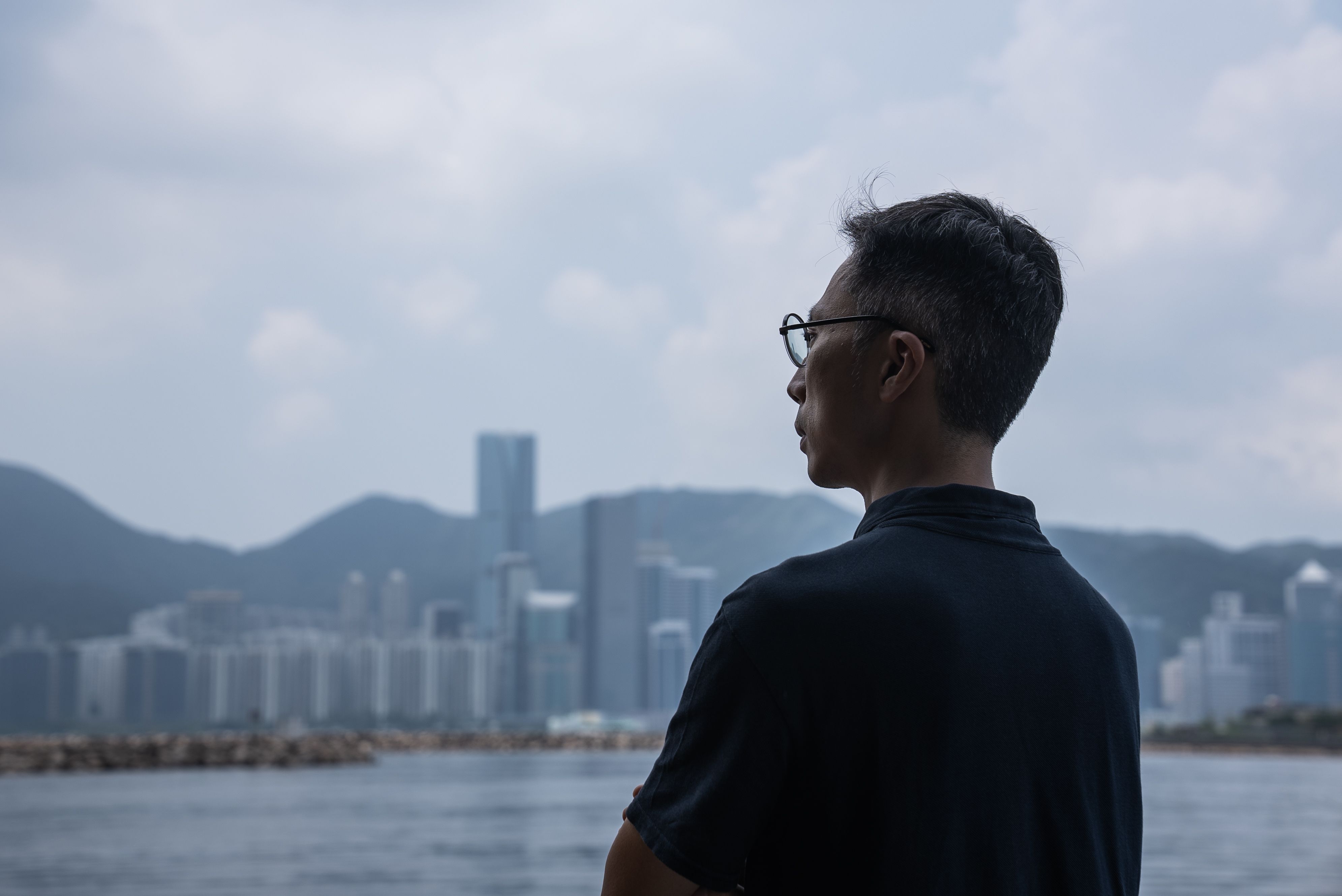问道周冠威最重要的作品，他思考片刻，说道：“最重要的是下一部！”