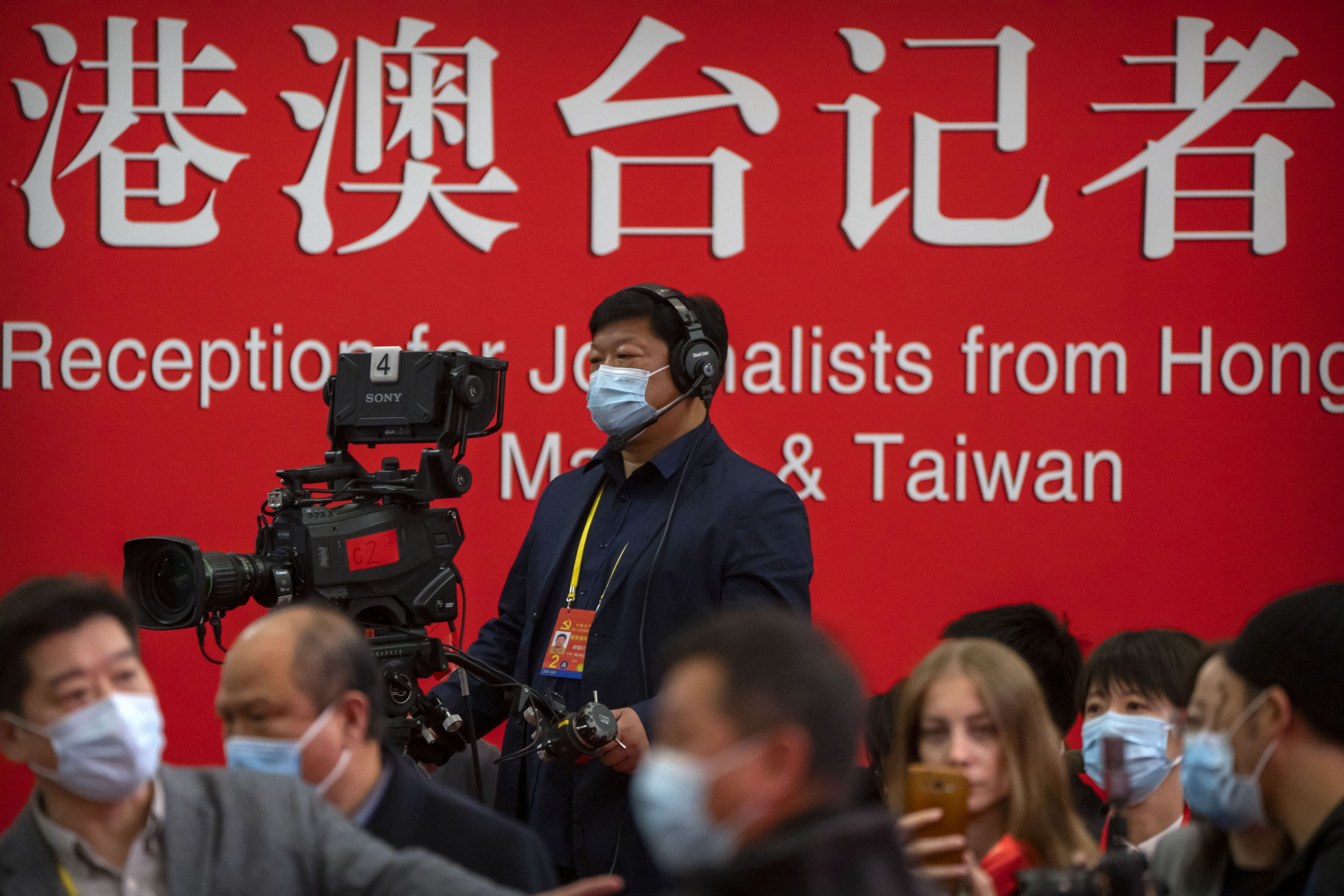 习近平在“二十大”上就台湾部分表明“绝不承诺放弃使用武力”。