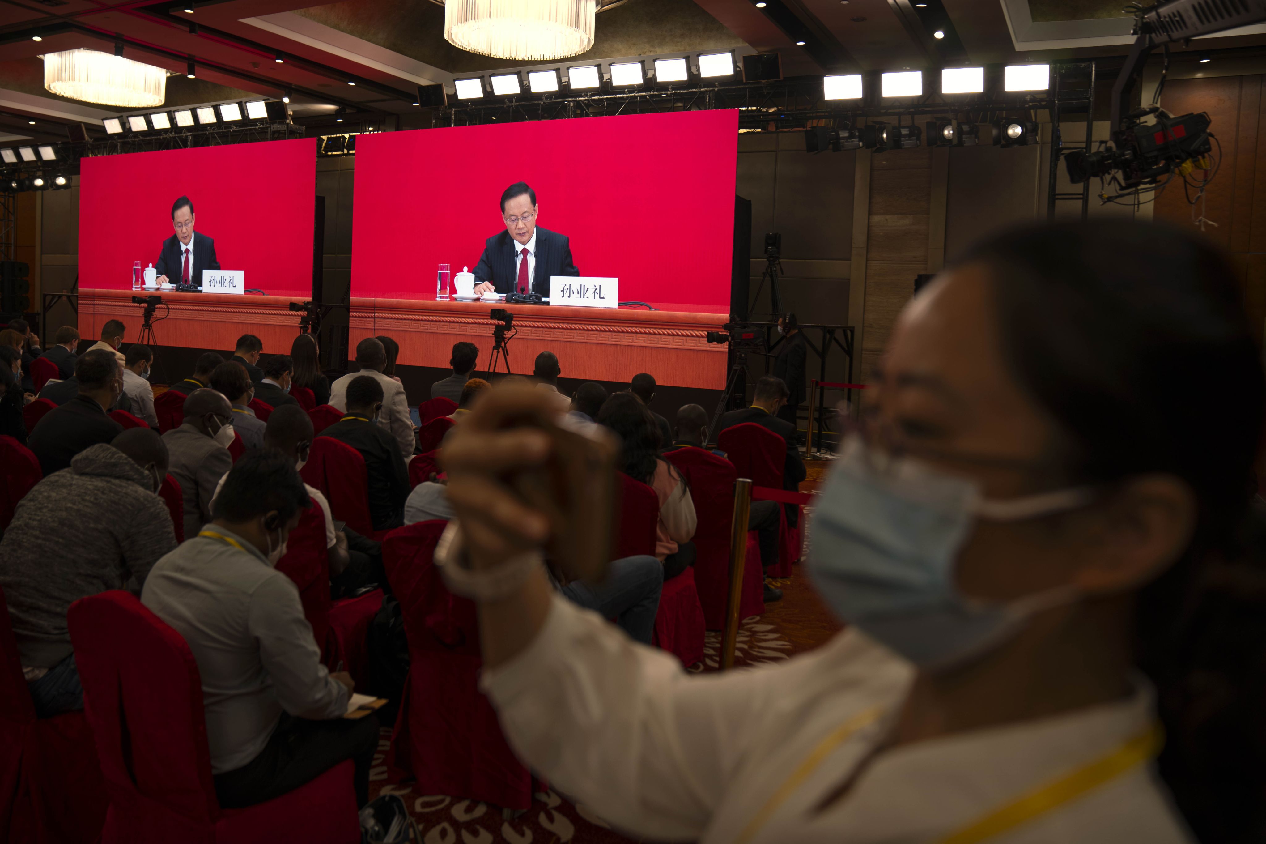 2022年10月15日，“二十大”开幕前夕举行的新闻发布会上，新闻发言人孙业礼通过视频连线发表讲话，重申政府对“清零”政策的承诺。