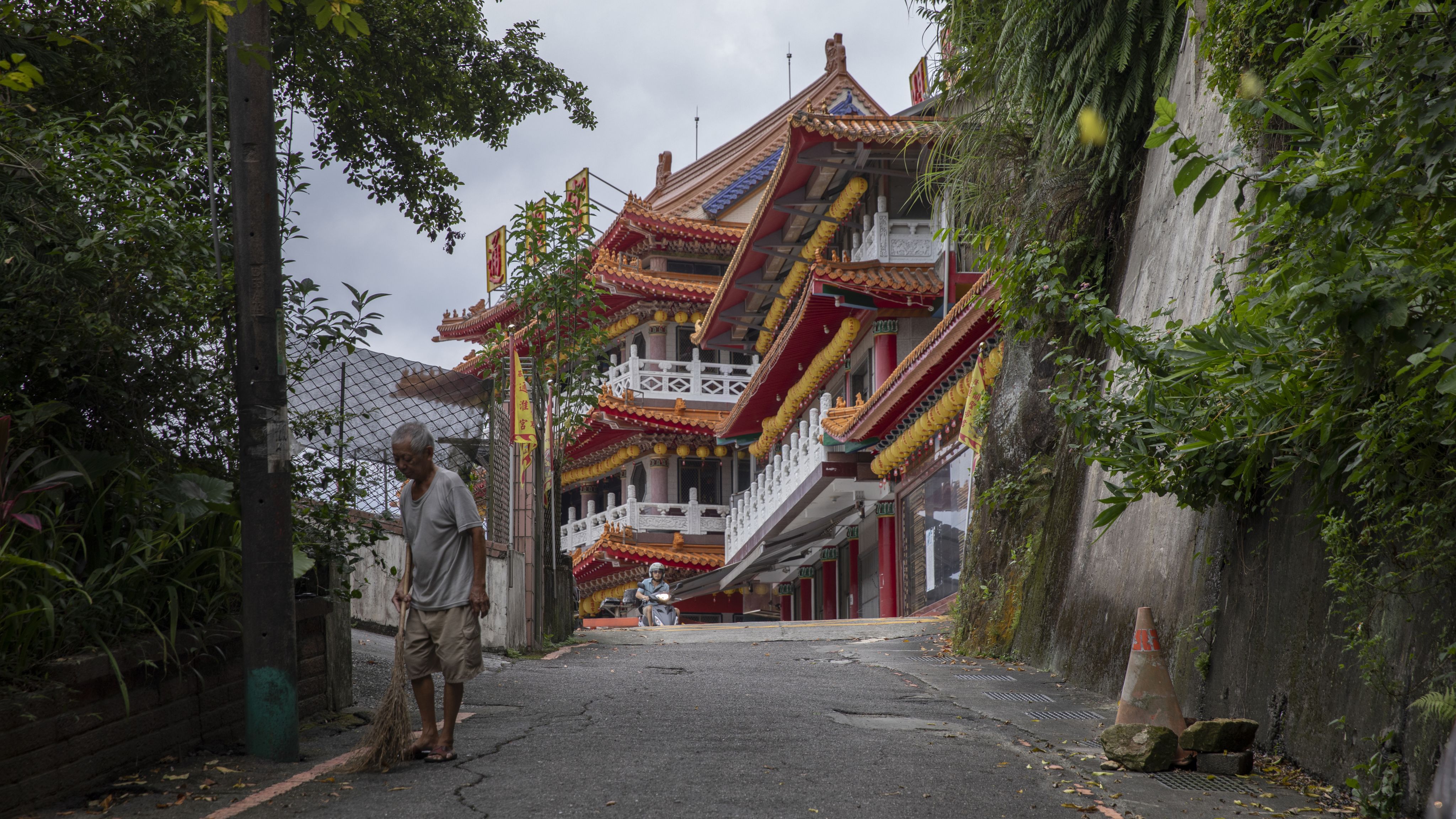 一座庙宇。