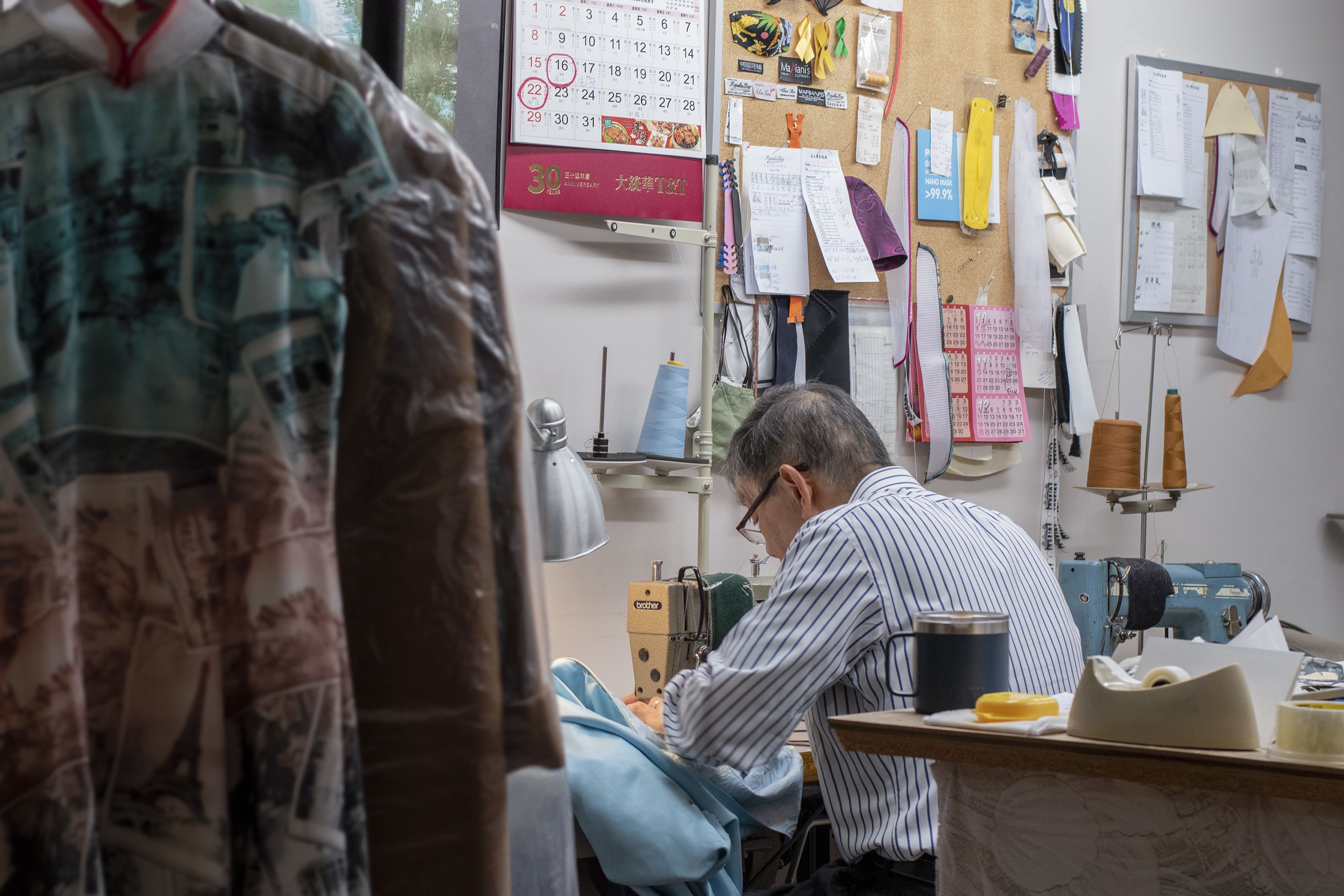 🌱基礎練習區☑️戳工：可以參考蒙式的戳工練習，在實際進行縫製時，拇指與食指以及虎口的力量要有一定的力量以及手眼協調的能力，前段的戳工練習就可以提升到這麼部分。  ☑️穿線練習：穿線練習會提供不同階段與層級的穿線挑戰，舉例：毛根穿過木製串珠→包心綿繩穿過 ..., image size:3000x2000