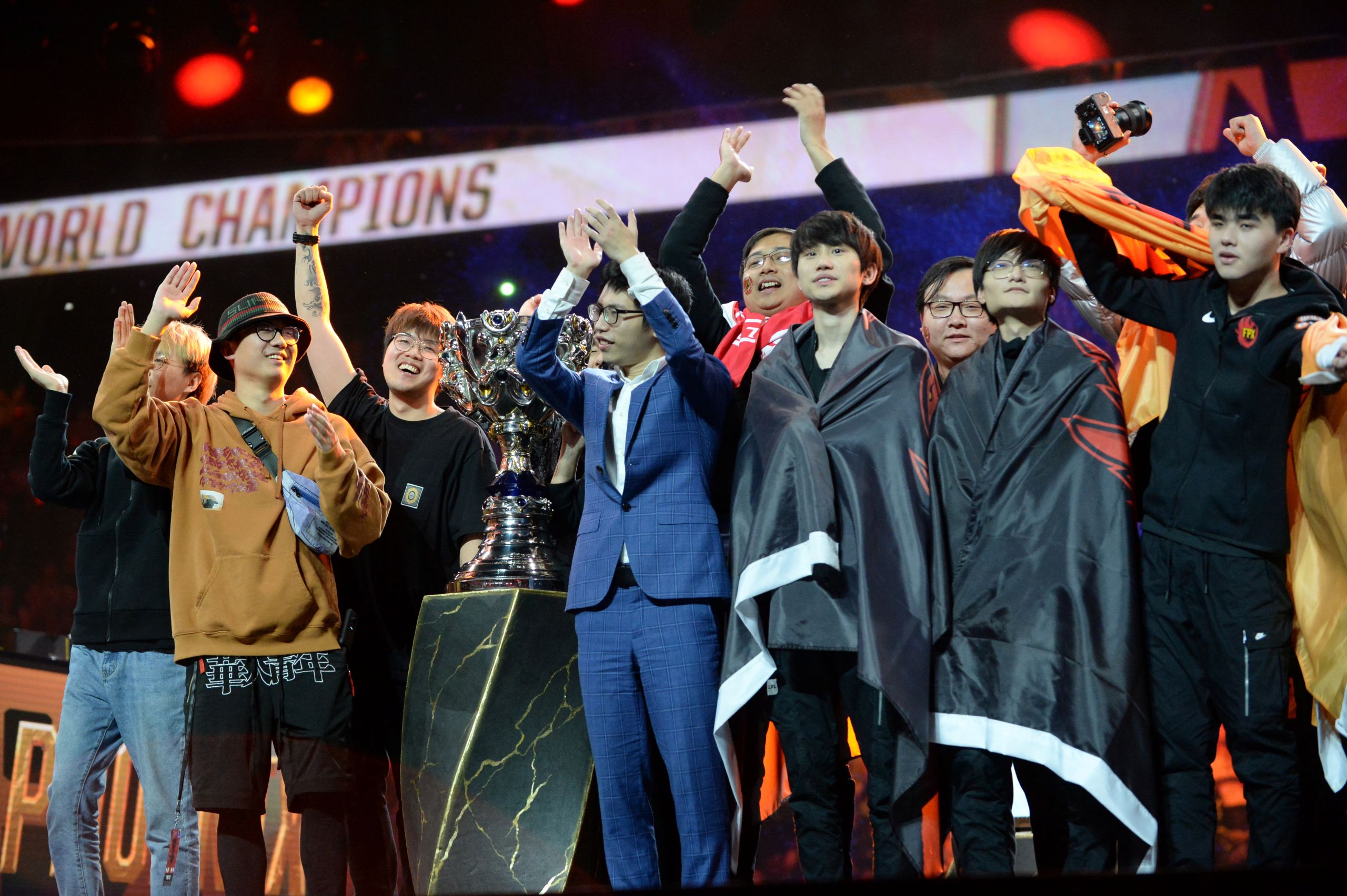 中国队伍FunPlus在2019年获得电子游戏英雄联盟的世界冠军 （图片来源：路透社）