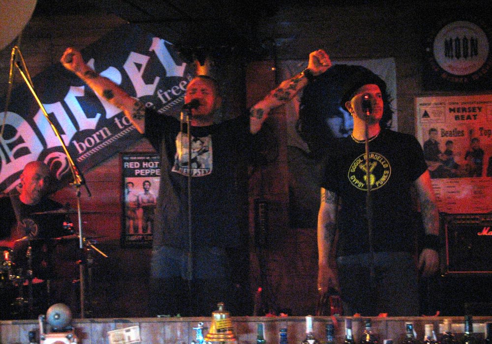 Lyapis Trubetskoy 2008年的现场表演，图为主唱Siarhei Mikhalok