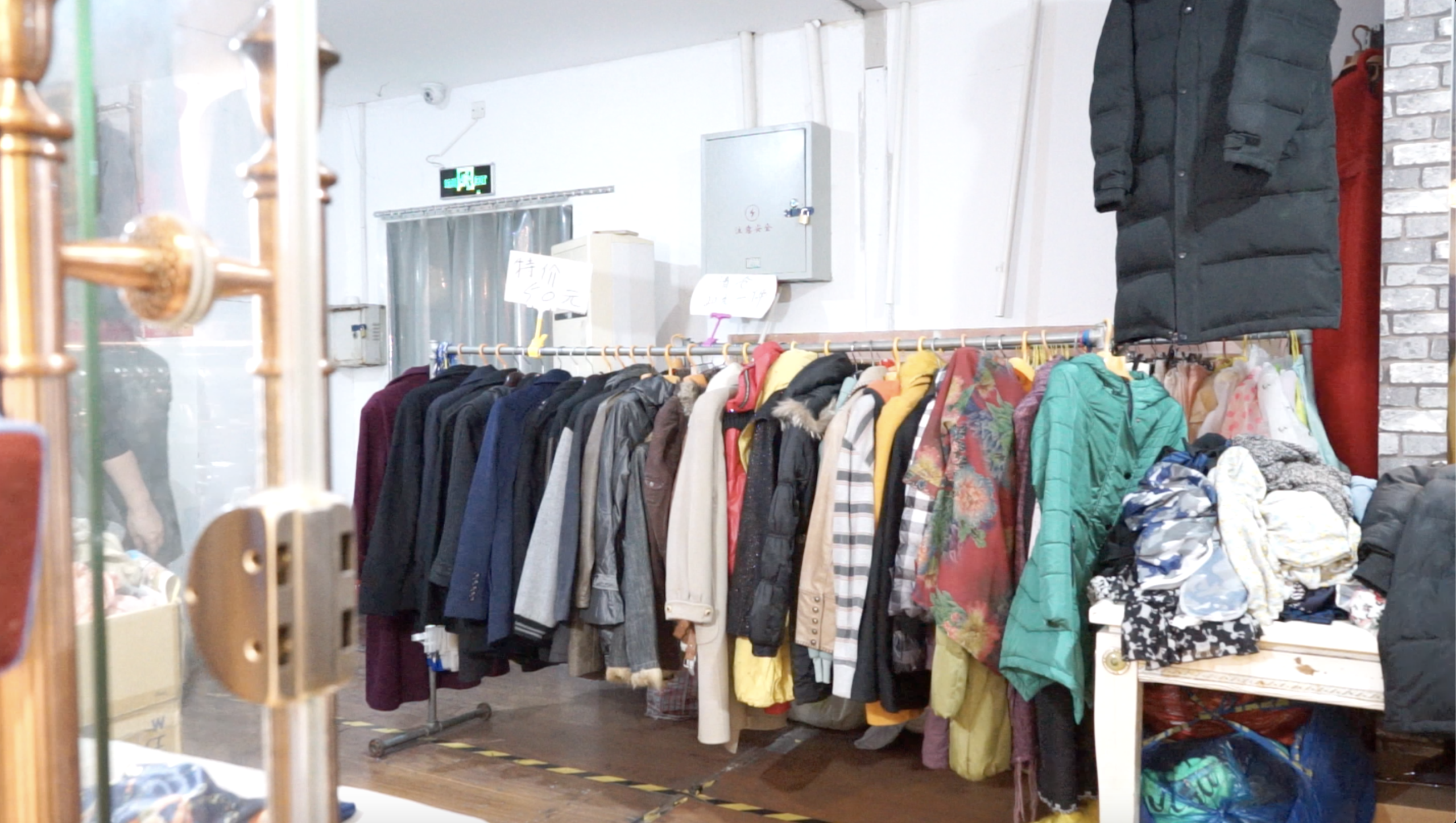 “金煌煌”二手服饰市场内部