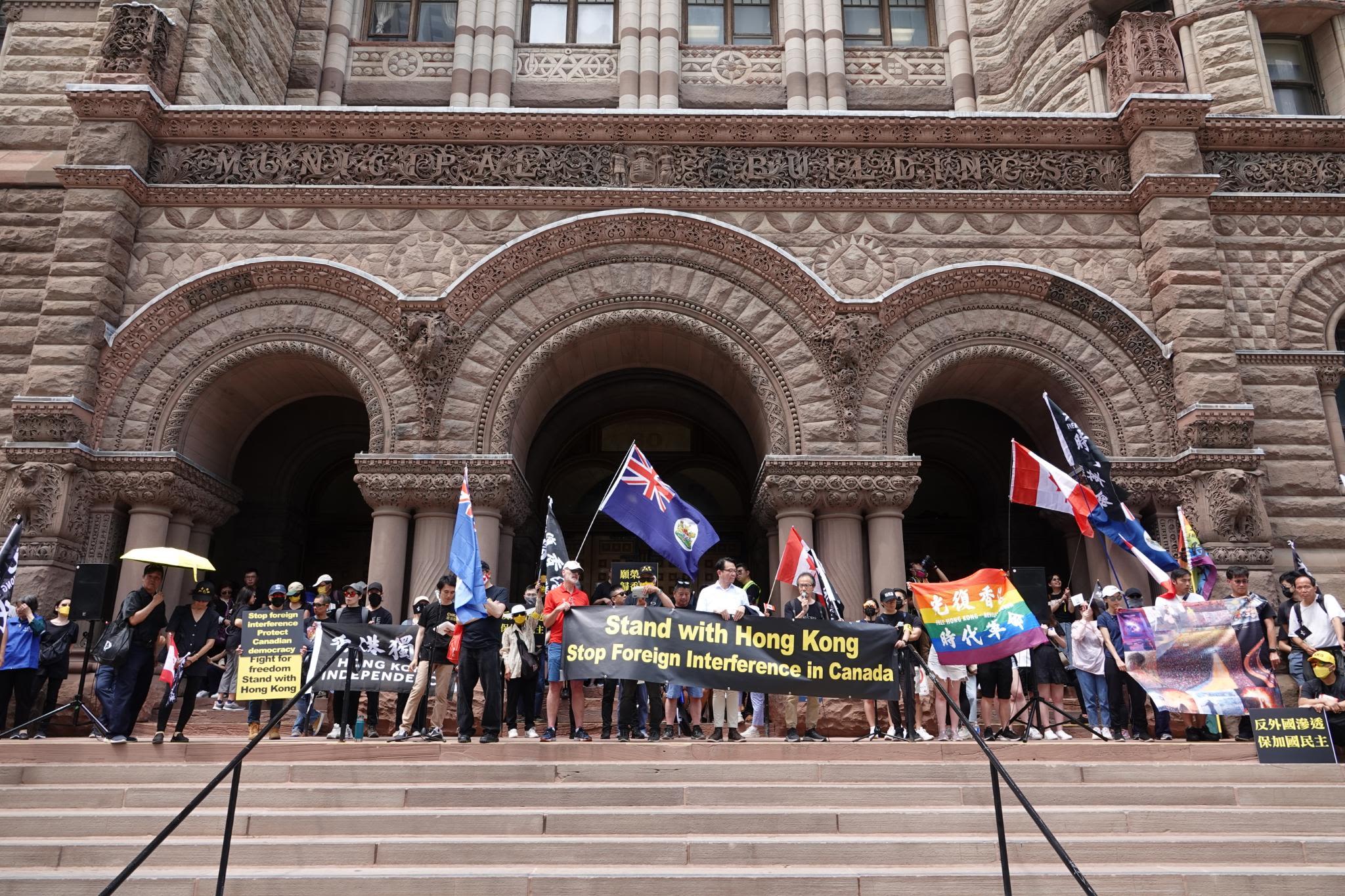 缓慢的“救生艇”：移加港人的身份“真空期”困局– Wainao