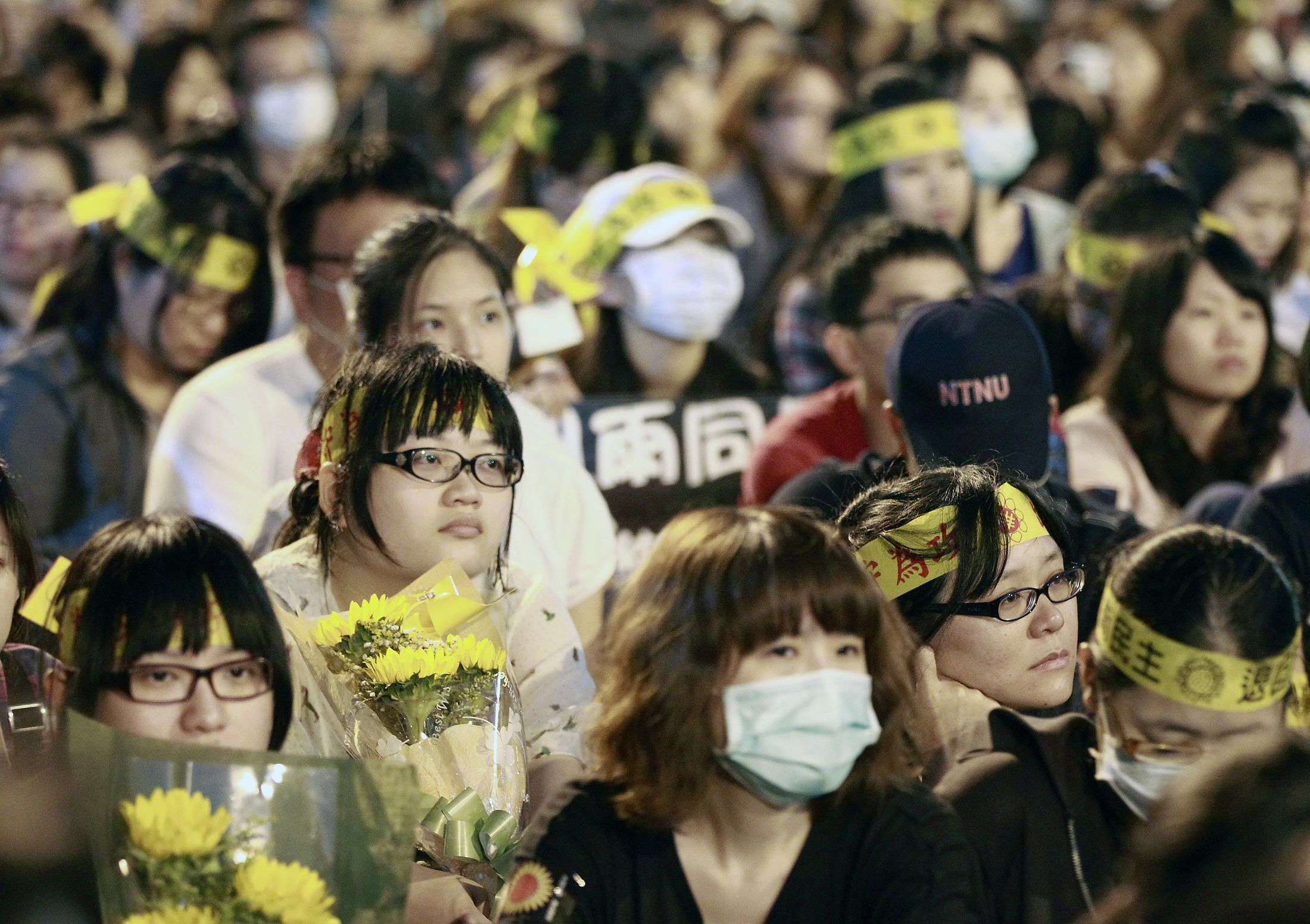 2014年4月10日，在台湾立法院外的学生维持第三个礼拜的抗议。