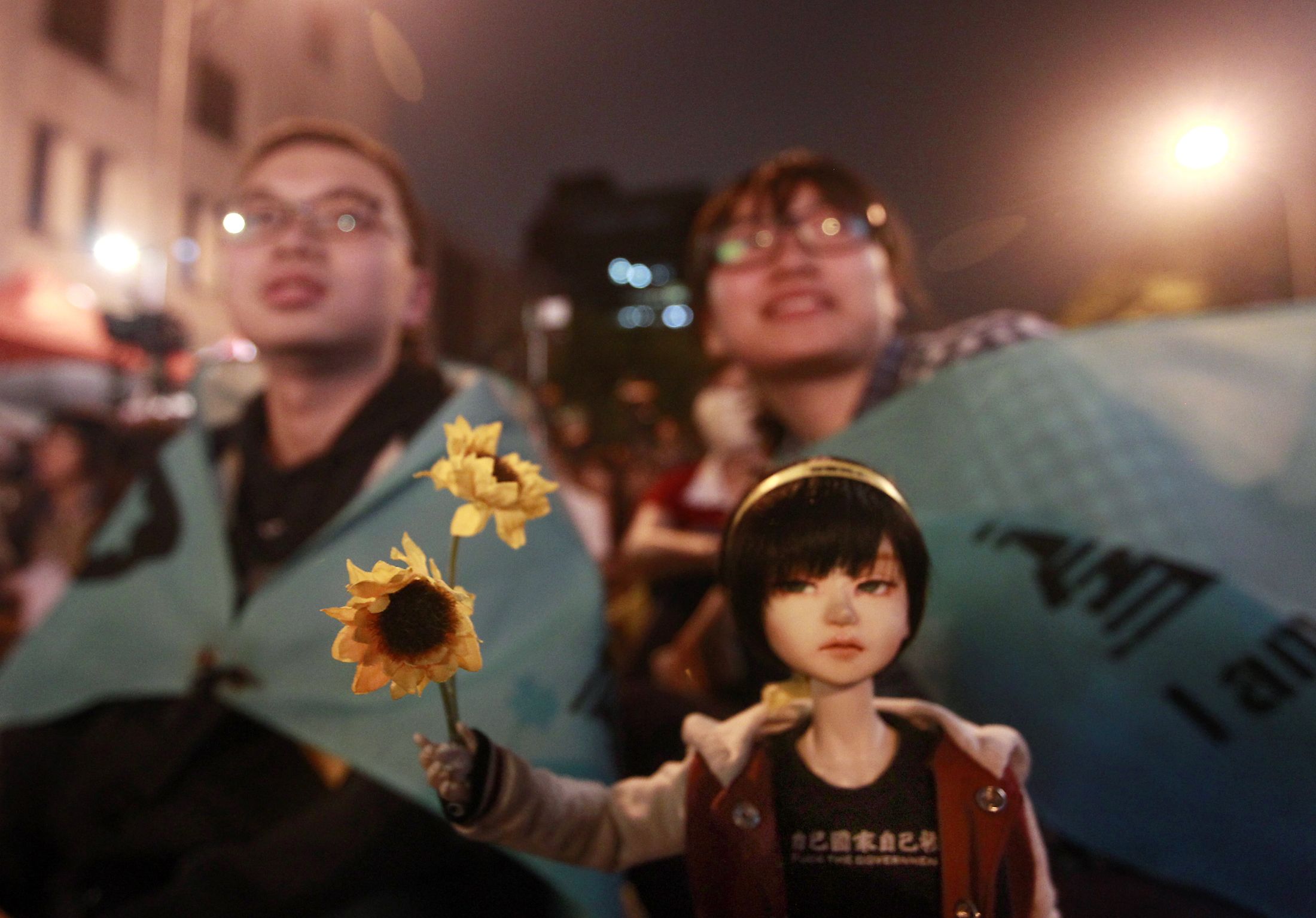 2015年3月18日，台北立法院外的静坐活动纪念太阳花运动发起的一周年。
