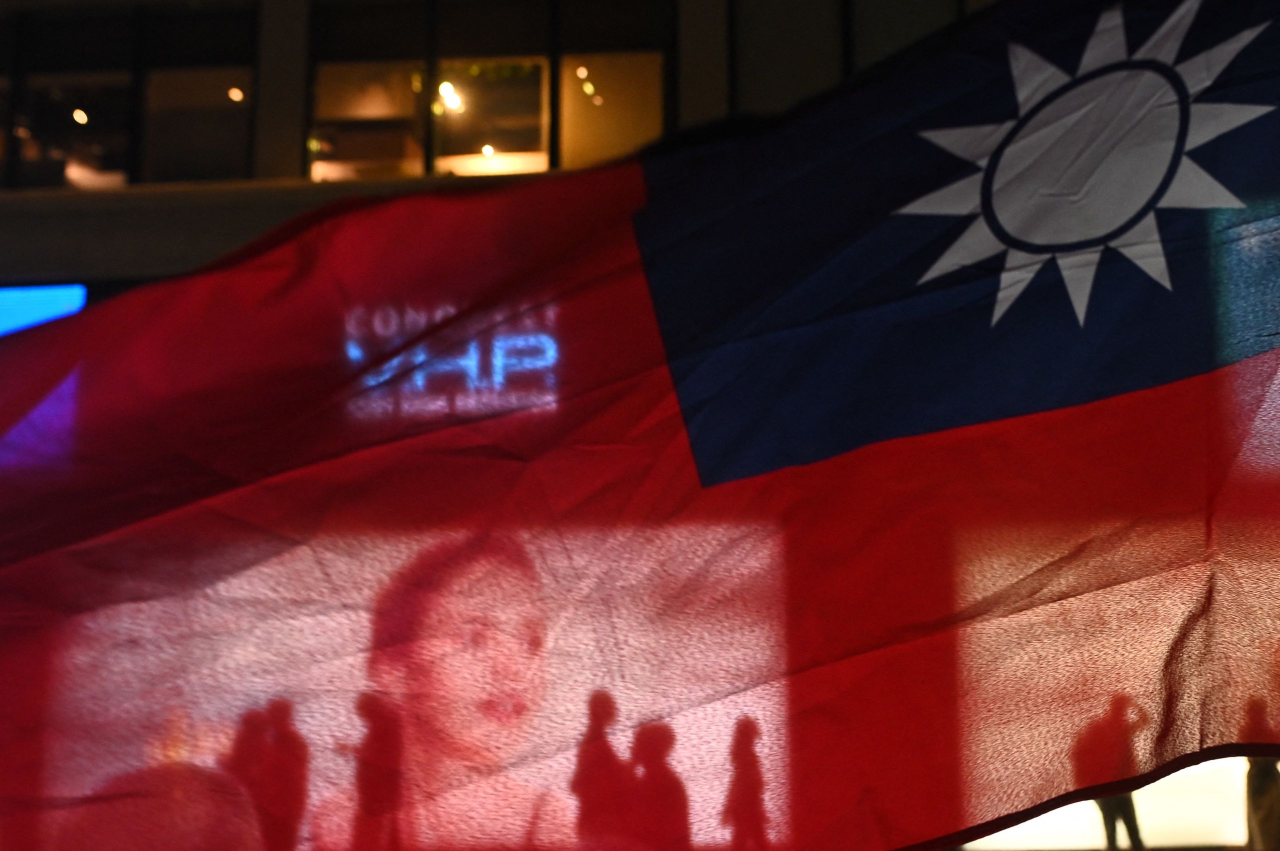 2019年10月10日，香港多区集会庆祝台湾国庆。图为尖沙咀飘扬的青天白日满地旗。