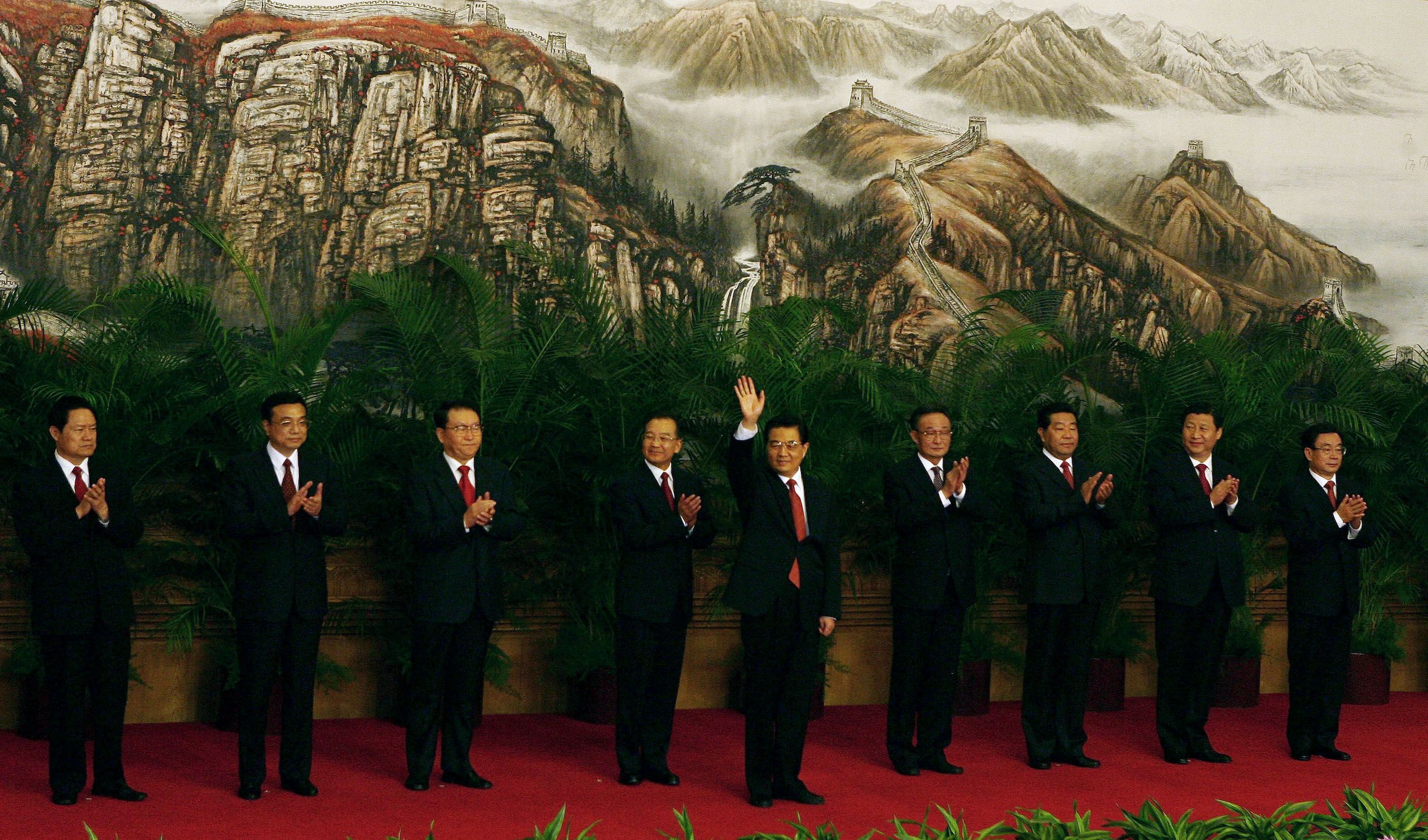 2007年，李克强在中共十七大后，晋升为中央政治局常委。中国共产党第十七届中央委员会（左至右）周永康，李克强，李长春，温家宝，吴邦国，贾庆林，习近平，贺国强。